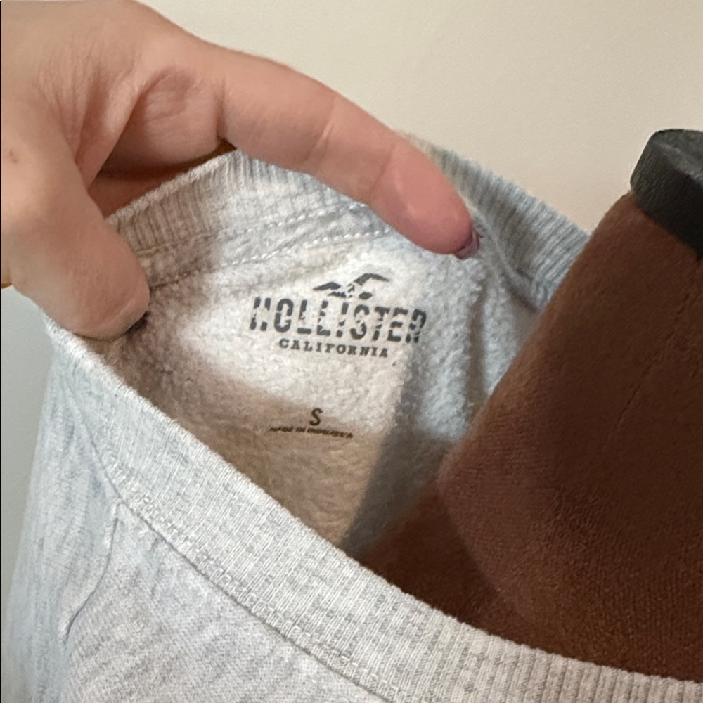 Hollister Light Gray Sweatshirt - Picture 2 of 2